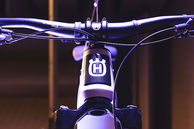 E-Bike mit Aufschrift Husqvarna