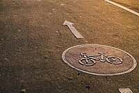 Fahrradsymbol auf einer Strasse