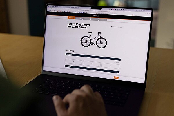 Die Europäische Fahrradindustrie im Krisenmodus. Laptop mit Website im Browser.