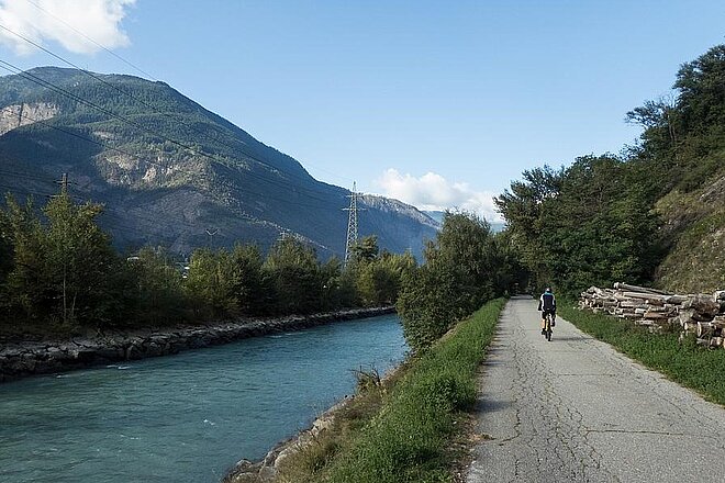 Veloweg an der Walliser Rhone