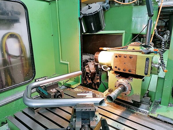 Benno Bikes Portrait. Maschine mit Fahrradrahmen.