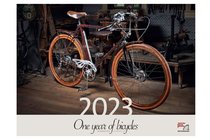 Velojournal verlost 4 exklusive Kalender. Historisches Fahrrad in einem Museum. 