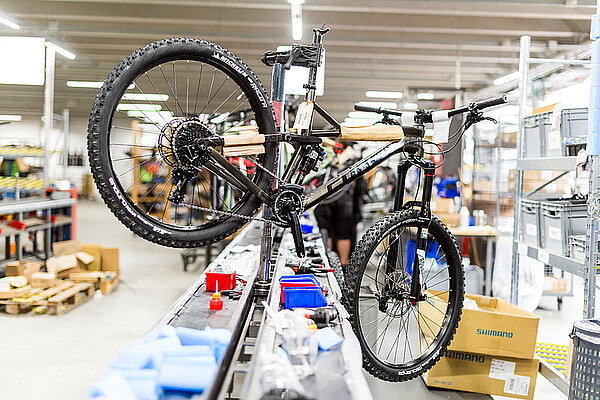 Ghost Bikes verschiebt Produktion nach Ungarn und in die Türkei. Fahrradmontage bei einem Hersteller. 