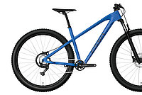 Neue Schaltung Shimano Essa. Blaues Mountainbike mit Federgabel.