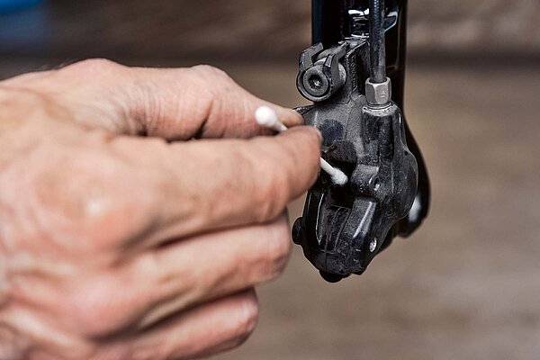 Wenn die Bremskolben nicht mehr gleichmässig laufen, lohnt es sich, sie gut zu reinigen.