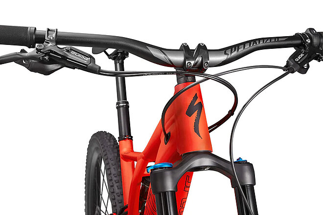 Specialized entlässt weltweit Mitarbeiter. Rotes Mountainbike. 