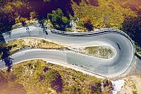 Eine Strasse in den Bergen