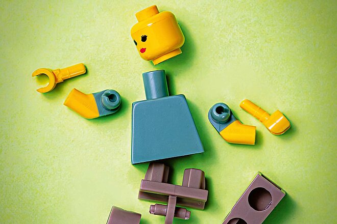 Polizeimeldungen erwecken einen falschen Eindruck der Schuldfrage. Ein kaputtes Lego Männchen.