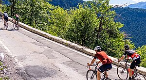 Ride the Alps 2023 Klausen Monument autofreie pässe schweiz 2023. Passtrasse im Wallis. 